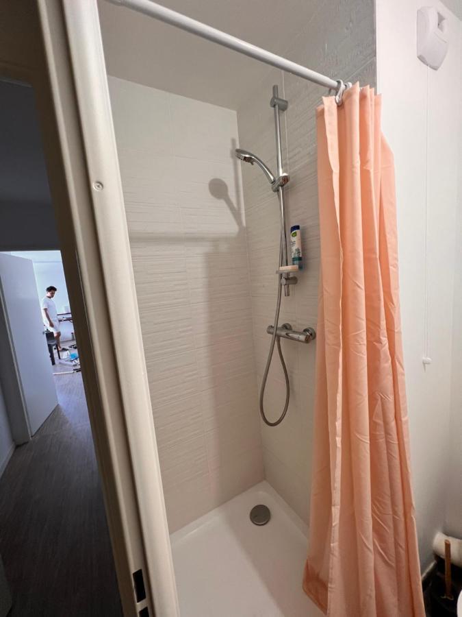 Chambre Individuelle Dans Un Appartement A 37 De Champs Elysees Sartrouville Ngoại thất bức ảnh