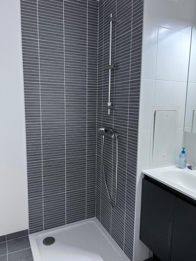 Chambre Individuelle Dans Un Appartement A 37 De Champs Elysees Sartrouville Ngoại thất bức ảnh