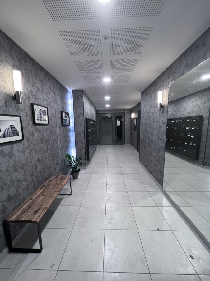 Chambre Individuelle Dans Un Appartement A 37 De Champs Elysees Sartrouville Ngoại thất bức ảnh