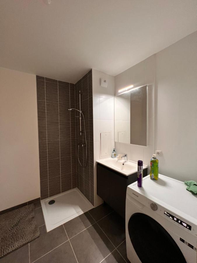 Chambre Individuelle Dans Un Appartement A 37 De Champs Elysees Sartrouville Ngoại thất bức ảnh