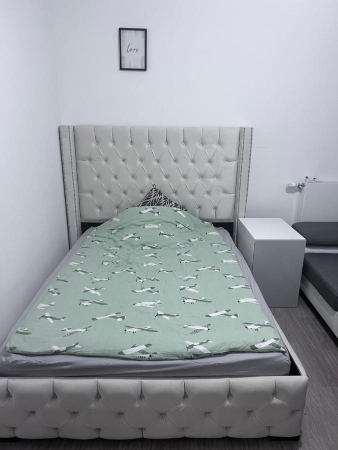 Chambre Individuelle Dans Un Appartement A 37 De Champs Elysees Sartrouville Ngoại thất bức ảnh
